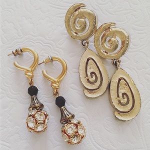 Two pairs of vintage gold tone dangling earrings. On-trend, costume jewellery.